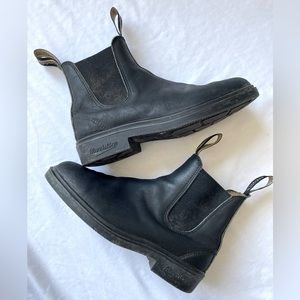 Black Blundstones with Square toe, size 8